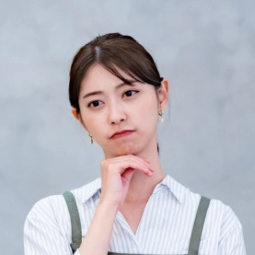 悩む女性オーナー